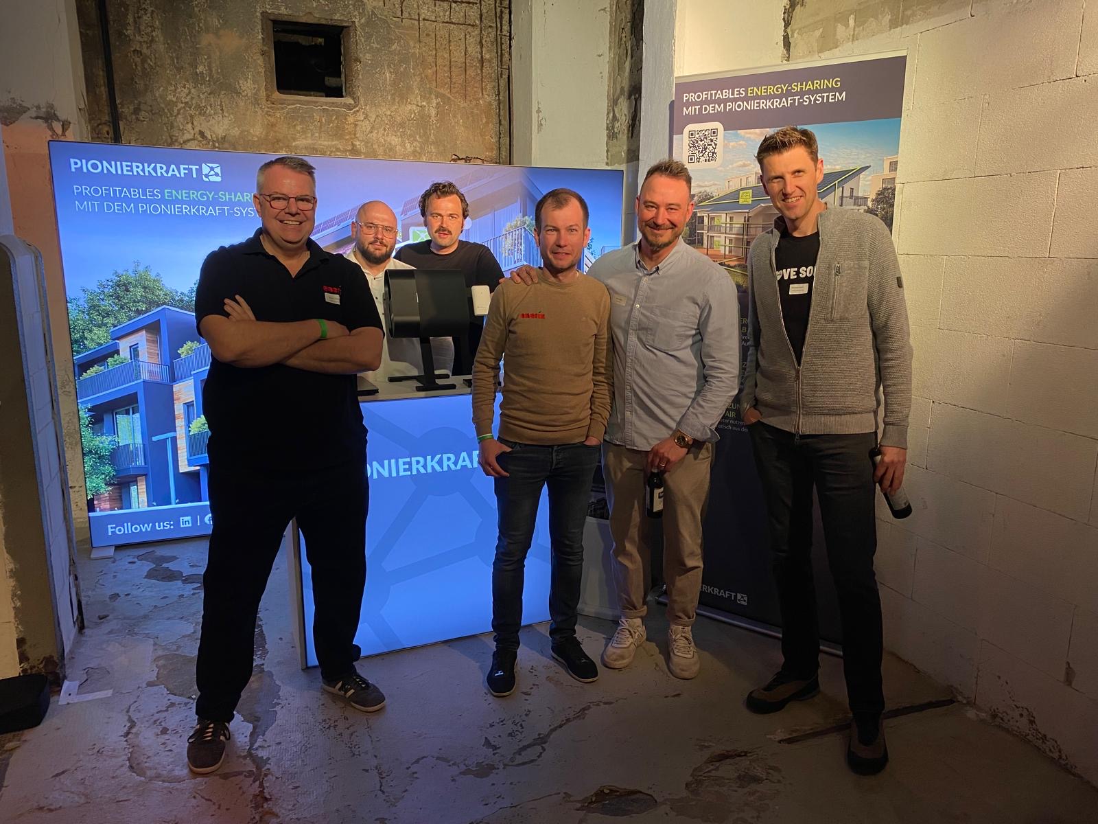 Vertreter von PIONIERKRAFT und enerix beim gemeinsamen Austausch auf dem enerix PowerEvent 2025 in Rottweil.